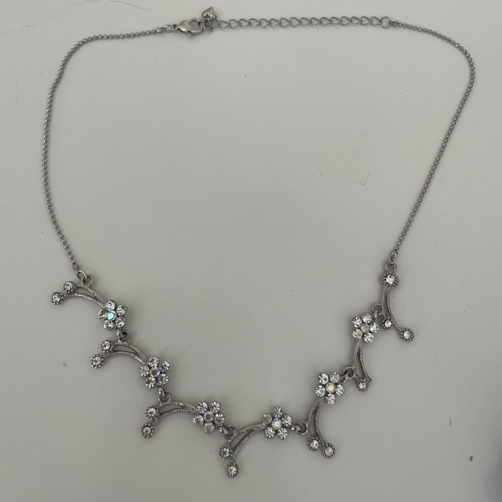 🎉 3/$10 - Floral necklace